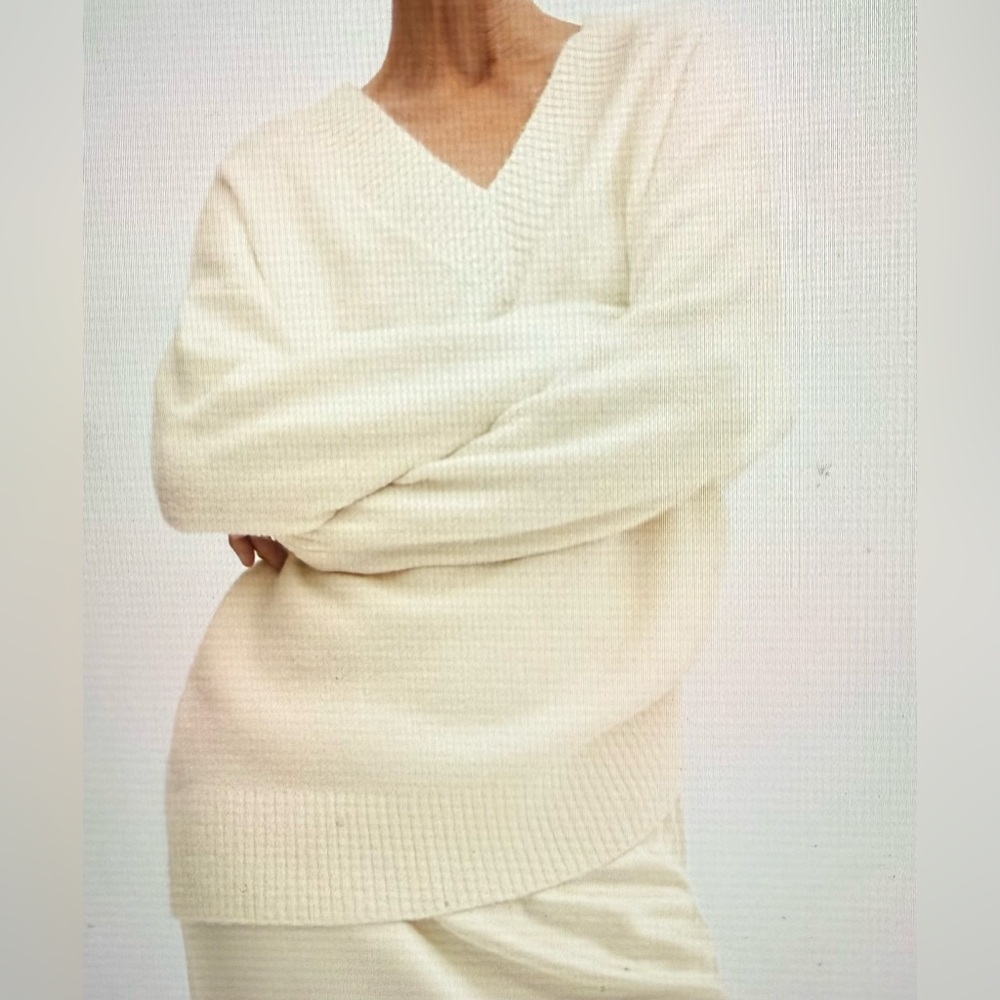 Mango Oversized V Neck Women’s Cream Sweater Size Large NWOT